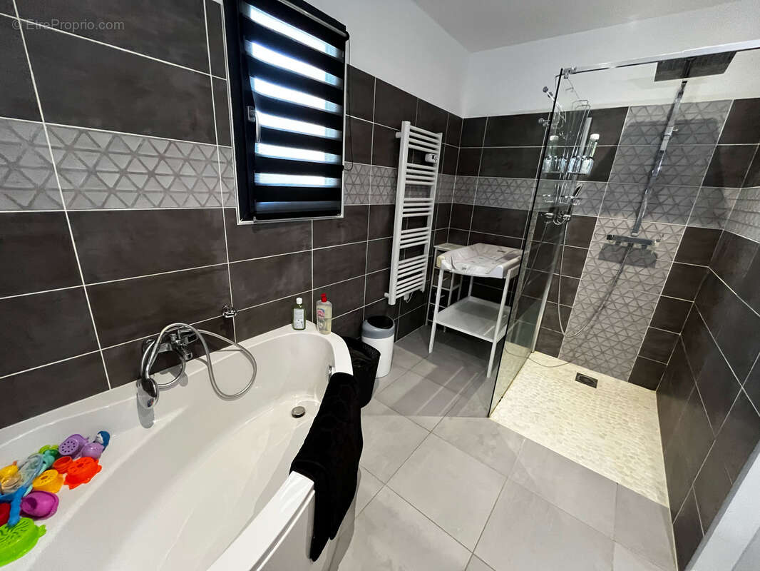 Maison à ALLEGRE-LES-FUMADES