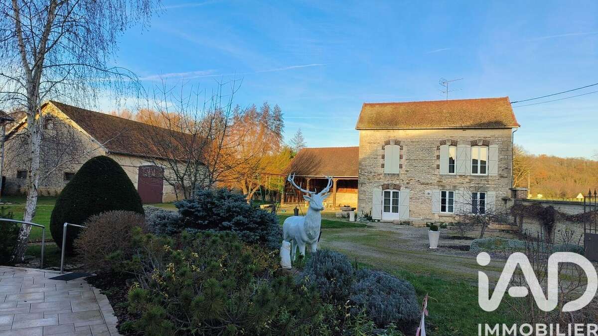 Maison 470 m² à Jully-Sur-Sarce  - photo 3