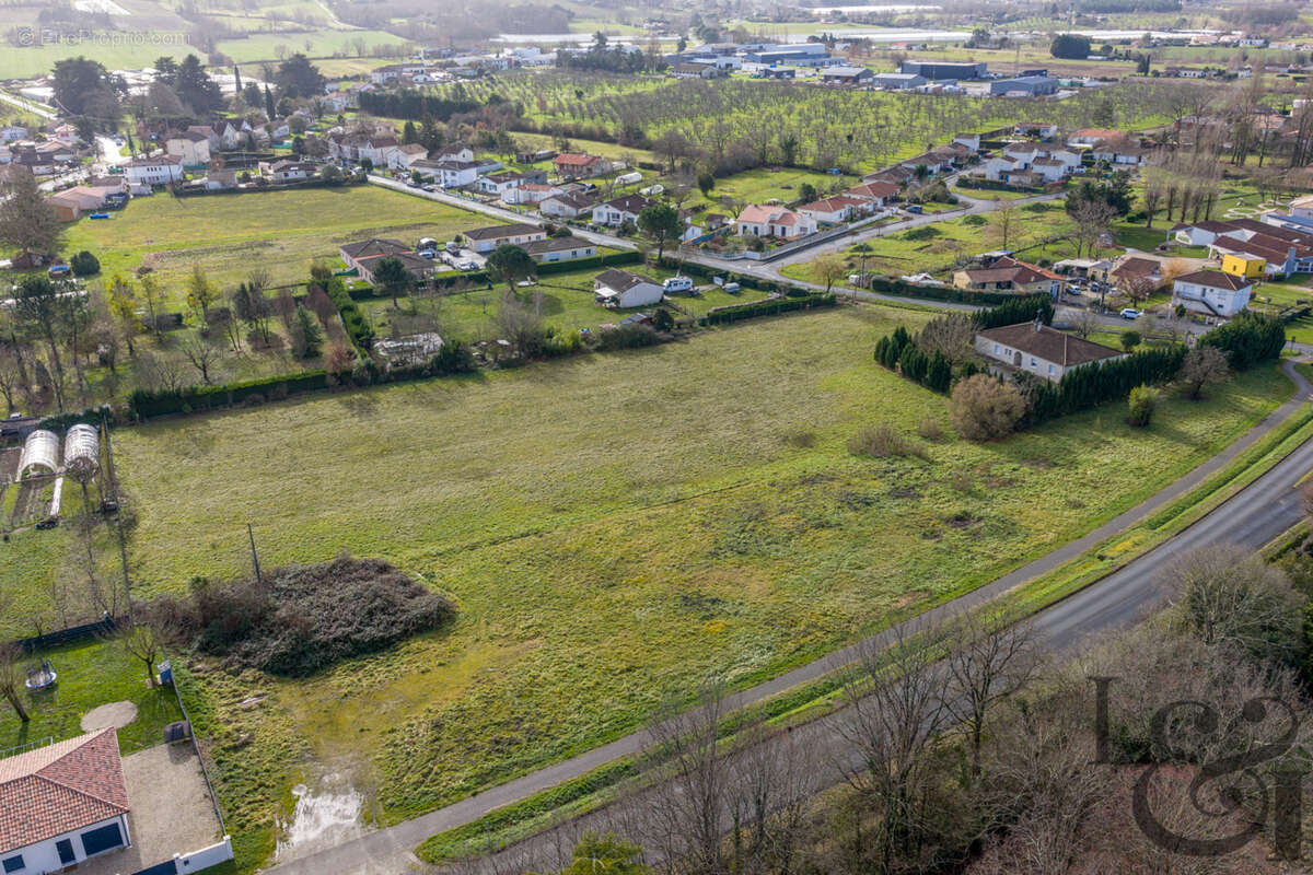 Terrain à SAINTE-LIVRADE-SUR-LOT