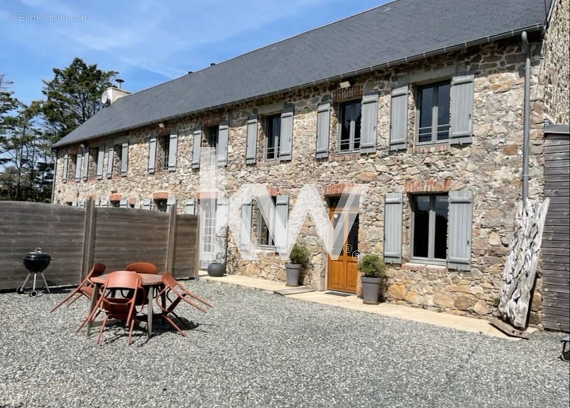 Maison à AGON-COUTAINVILLE