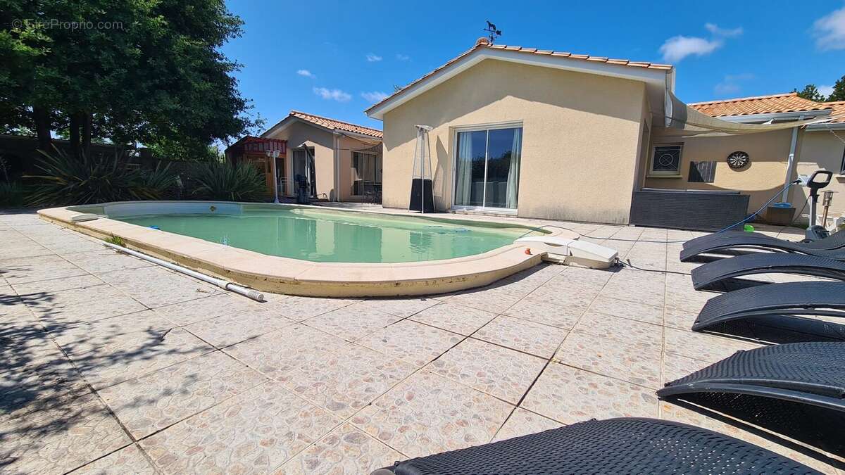 Maison à HOURTIN