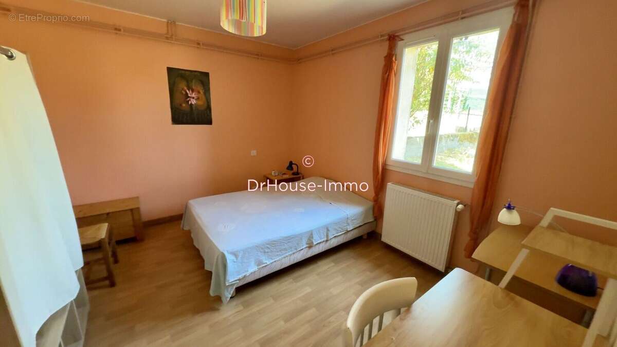 Maison 176 m² à Pradines  - photo 8