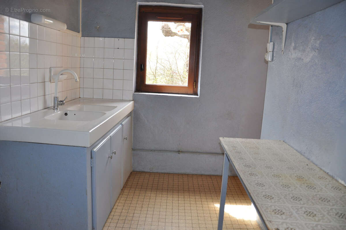 Jolie fermette à la campagne, 2 chambres, dépendances et terrain de 3090 m2 - photo 6