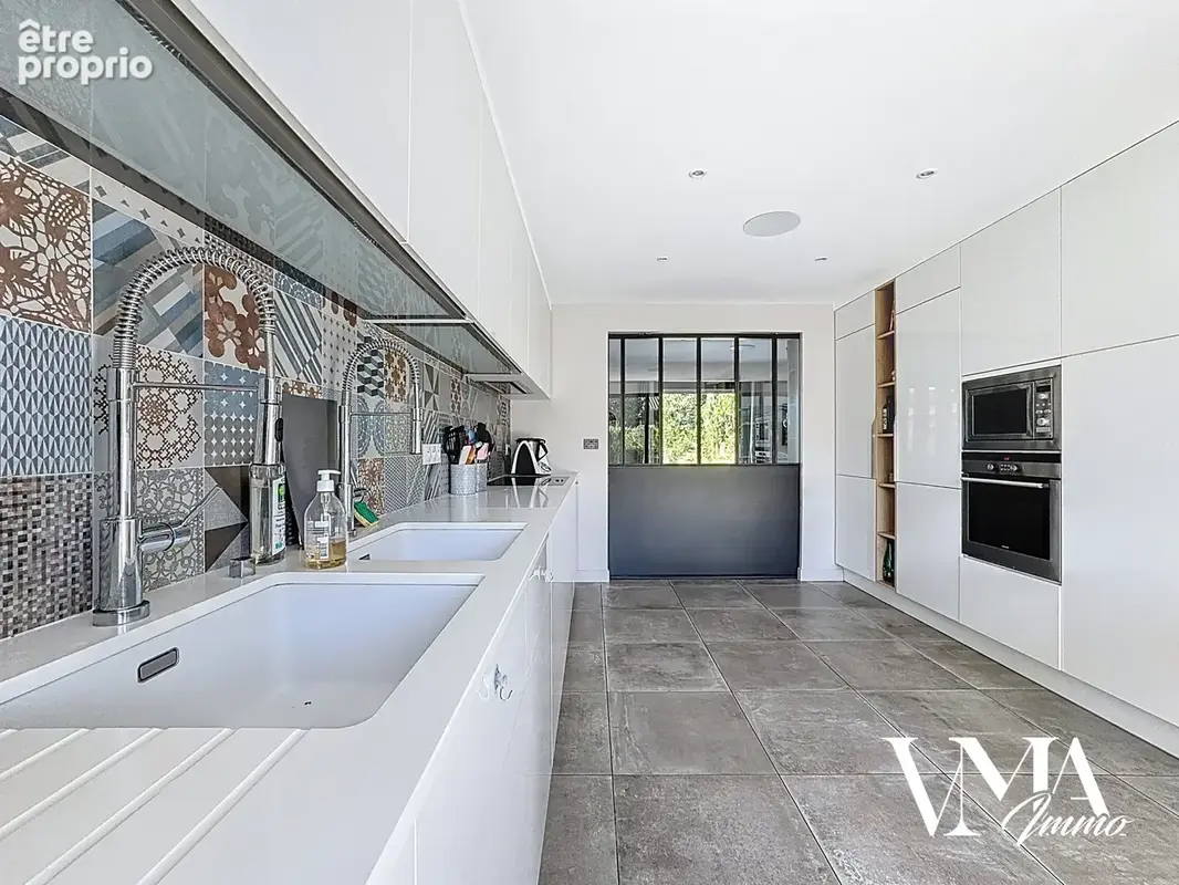 Maison de 175m2 avec piscine. Lissieu-Bois Dieu - photo 13