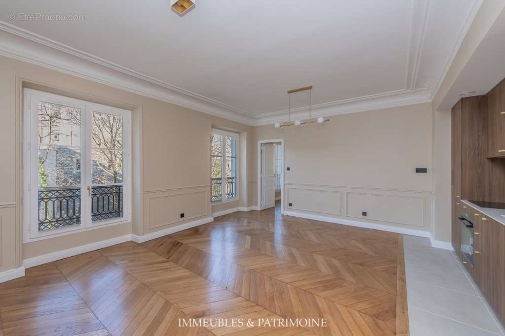 Appartement à PARIS-8E