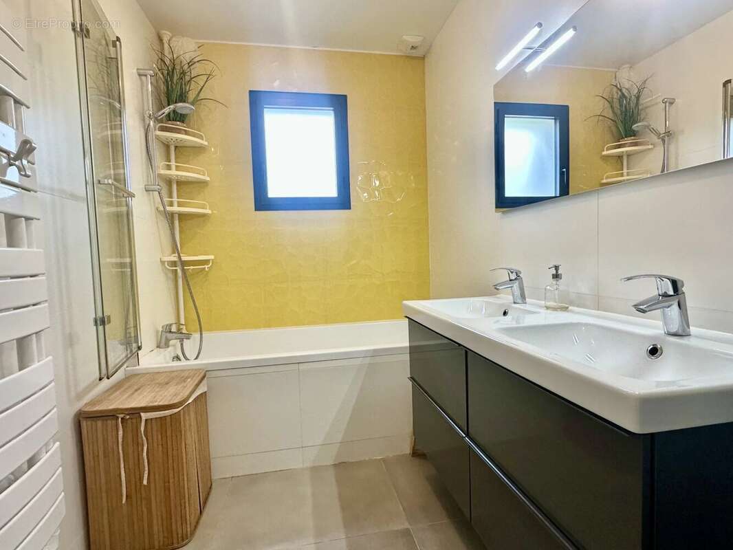 Maison à LAPEYROUSE-FOSSAT