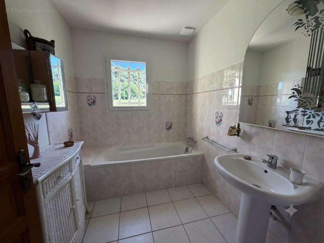 Une bastide provençale entre oliviers et lumière du Sud - photo 11