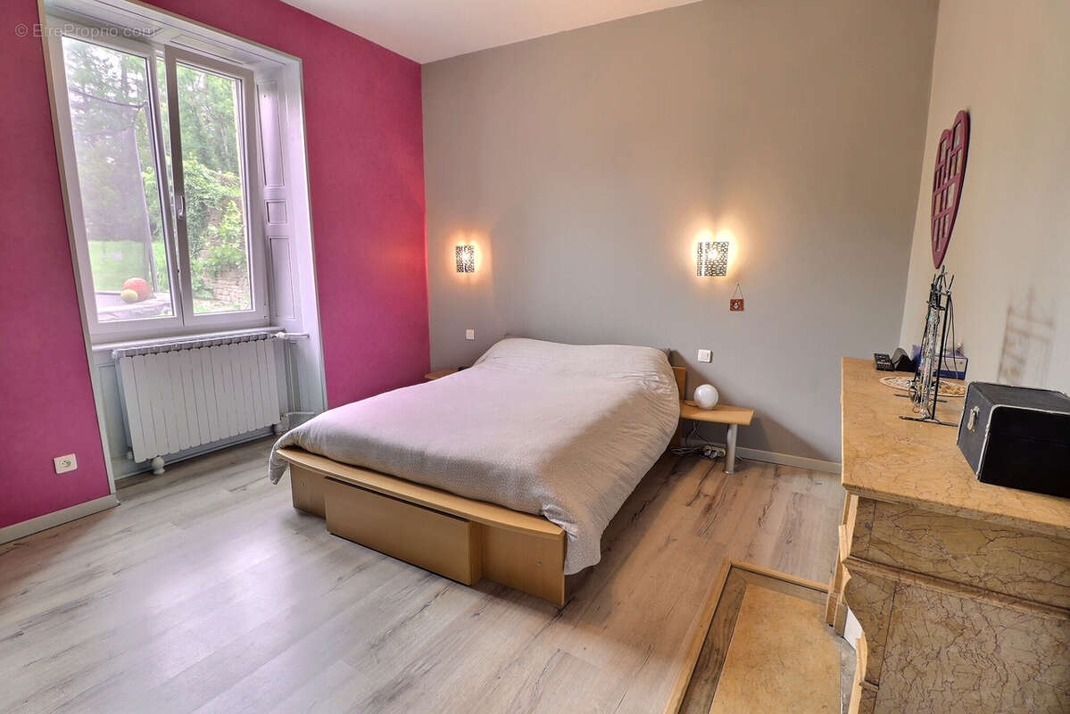 Maison mitoyenne de village avec 5 chambres et plus - photo 6