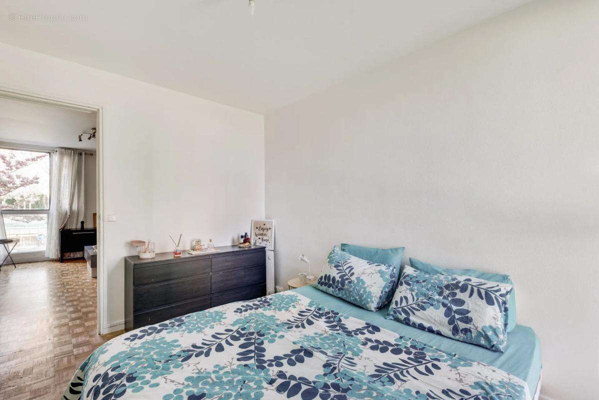 Appartement à VILLENEUVE-LA-GARENNE
