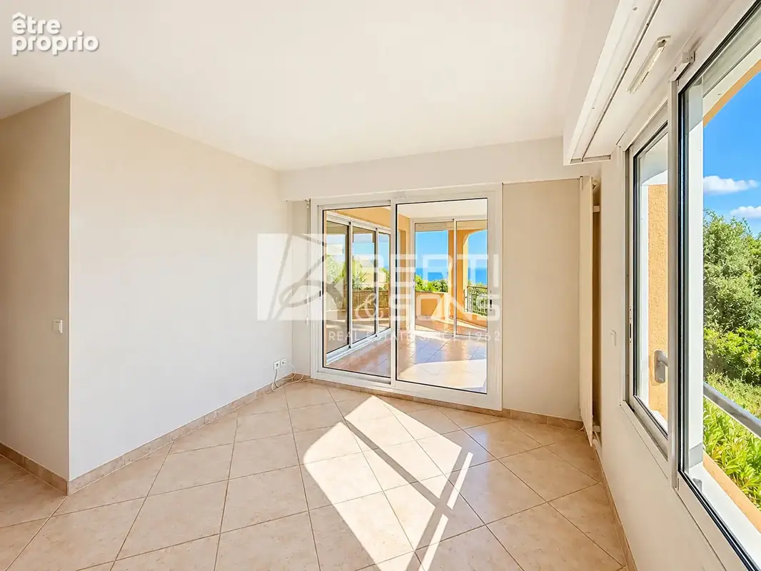 Exclusivite - mandelieu domaine le grand duc -  appartement 3 pieces rdj surélevé et jardin avec vue mer et esterel ! - photo 12