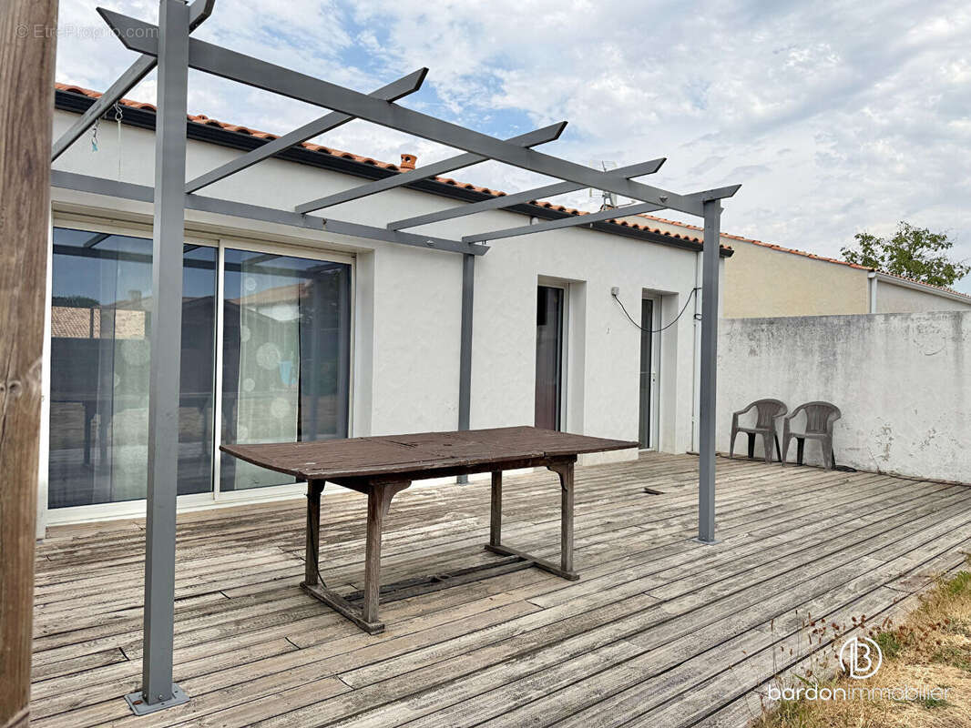 Maison 5 pièces - 113 m² - Centre-ville de La Garnache - photo 13