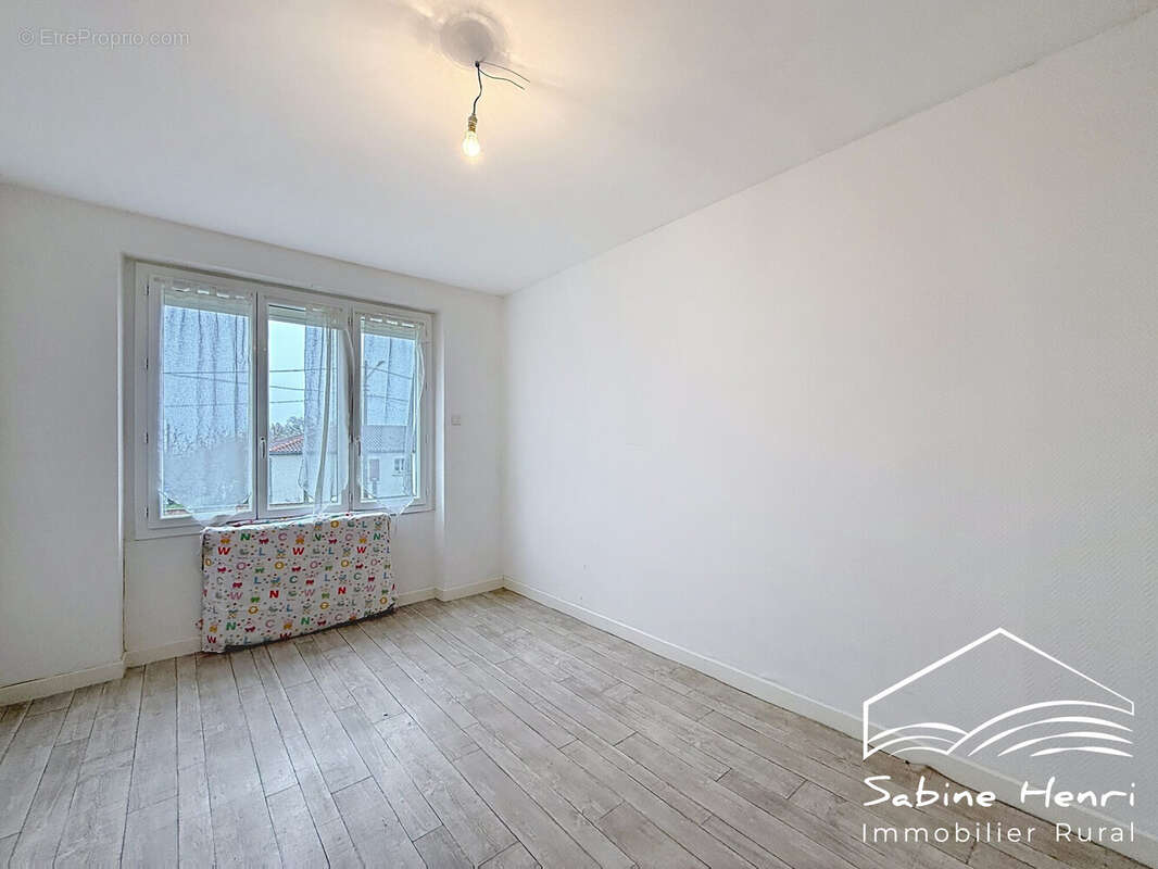 Maison à MIRANDOL-BOURGNOUNAC