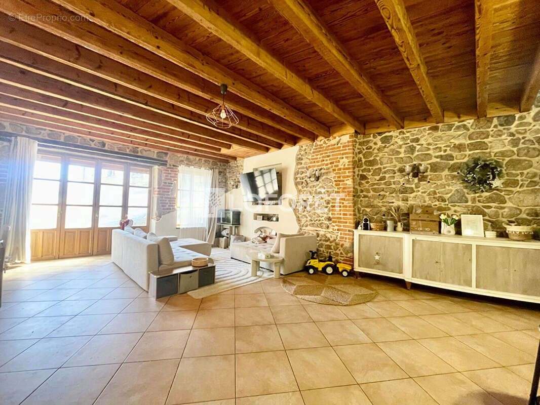 Maison à AMBIERLE
