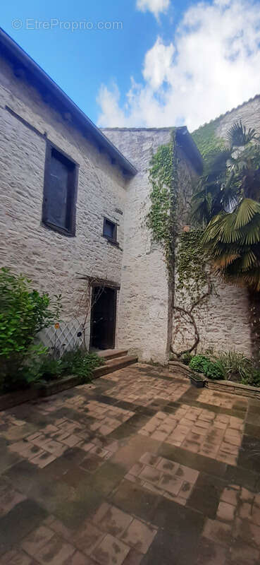 Maison à MONTPEZAT-DE-QUERCY