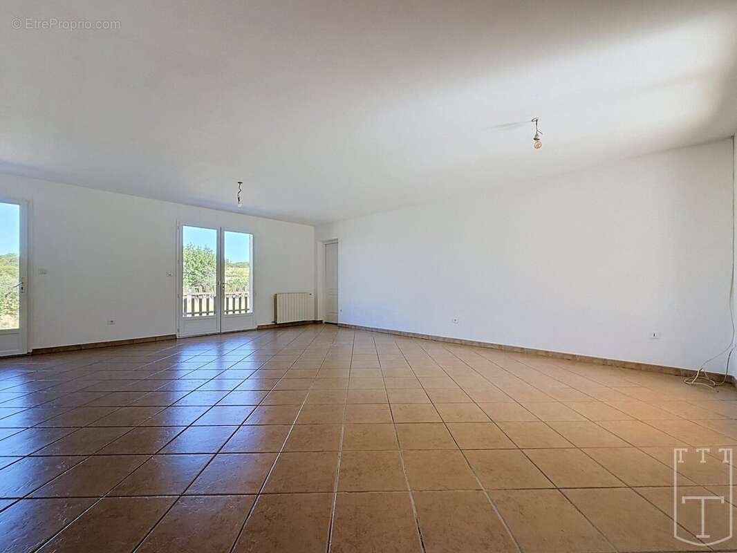 Proche centre RUOMS - Villa 3 chambres - 2 terrasses - photo 14