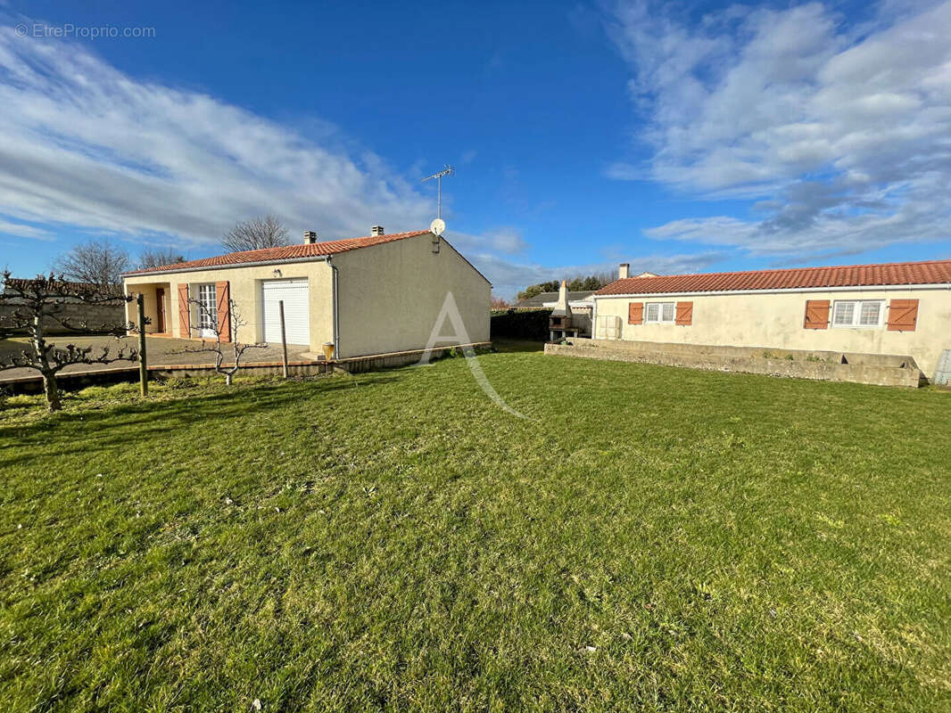 Maison à SAINT-HILAIRE-LA-FORET