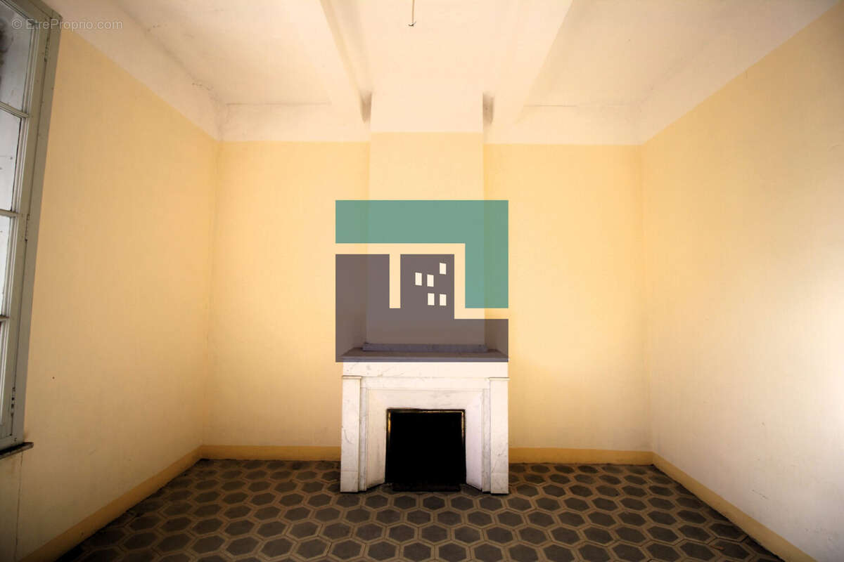 Maison à FEUILLA