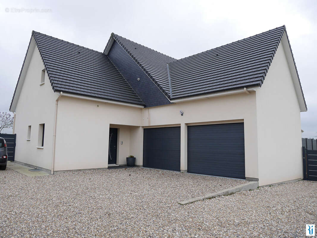 Maison à SAINT-PIERRE-DE-VARENGEVILLE