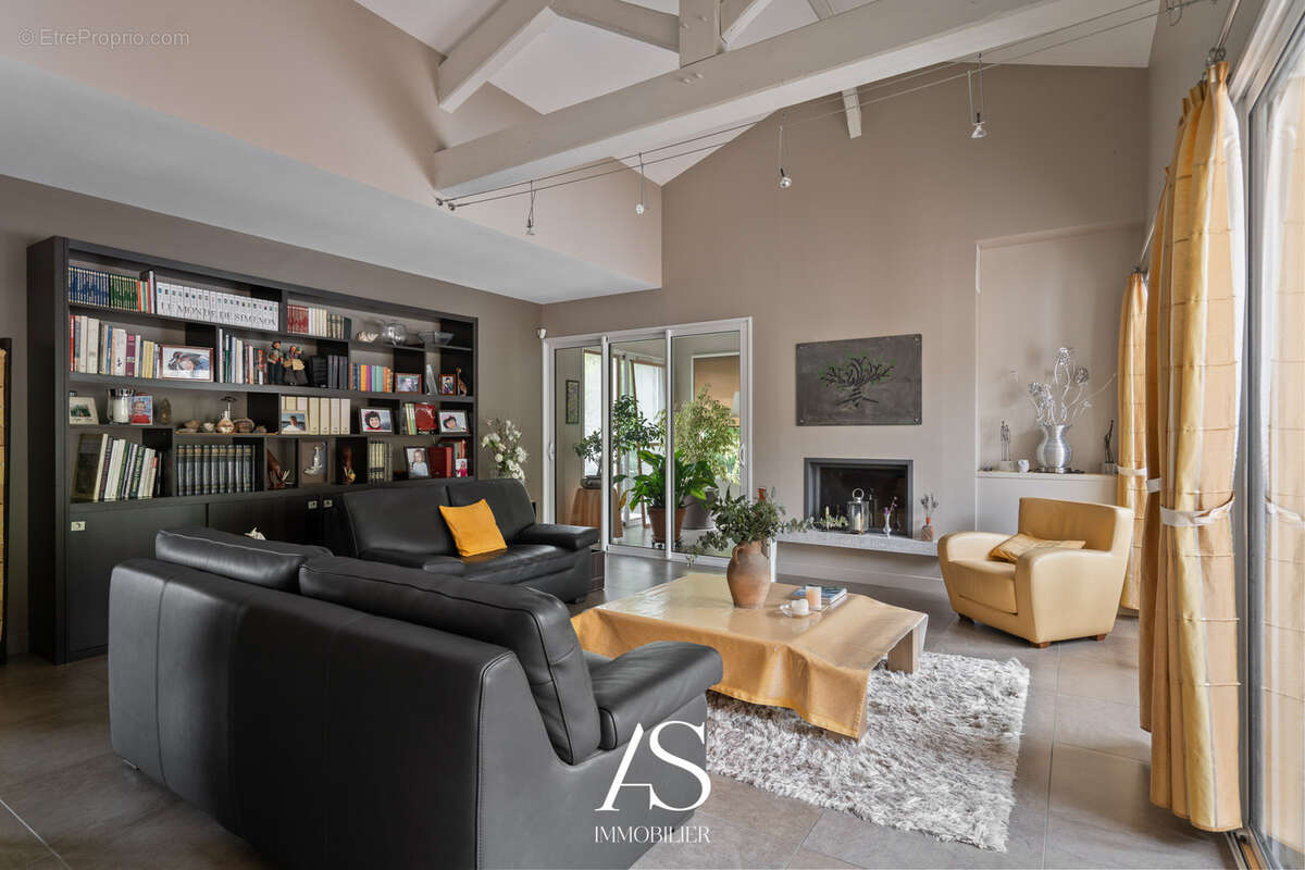 Maison à COLLONGES-AU-MONT-D&#039;OR