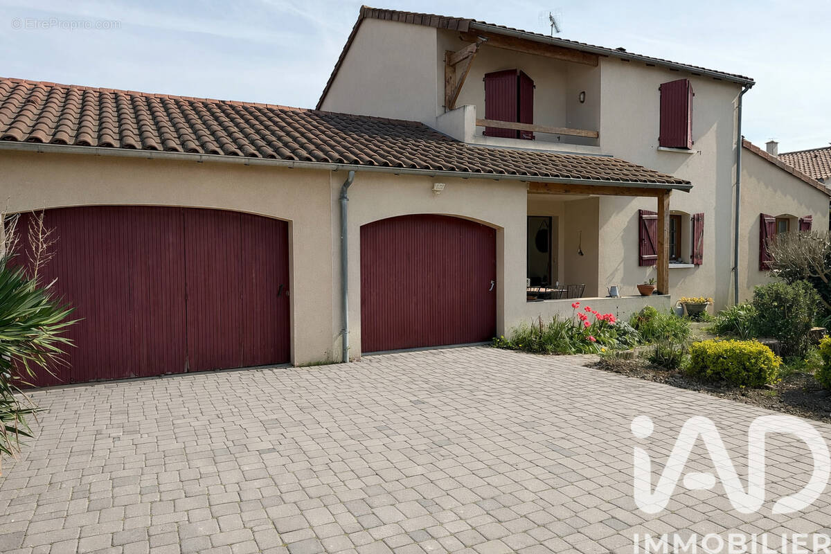 Photo 1 - Maison à CHATELLERAULT