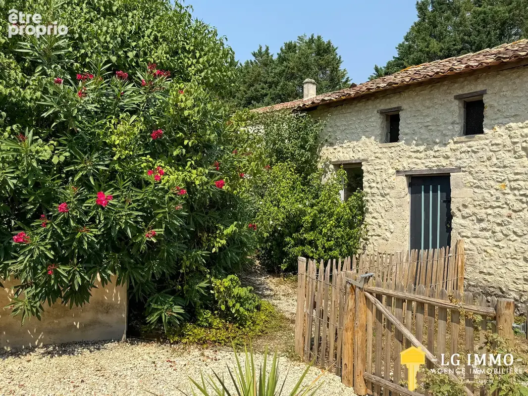 Bâtisse charentaise de 147 m2   Rénovation haut de gamme, piscine & grand terrain arboré   Proche Jonzac - photo 23