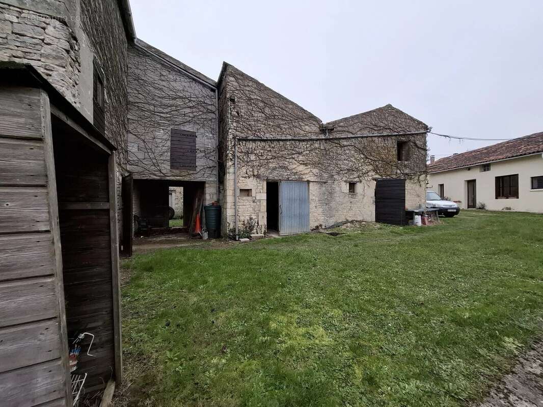 Maison à FONTAINE-CHALENDRAY