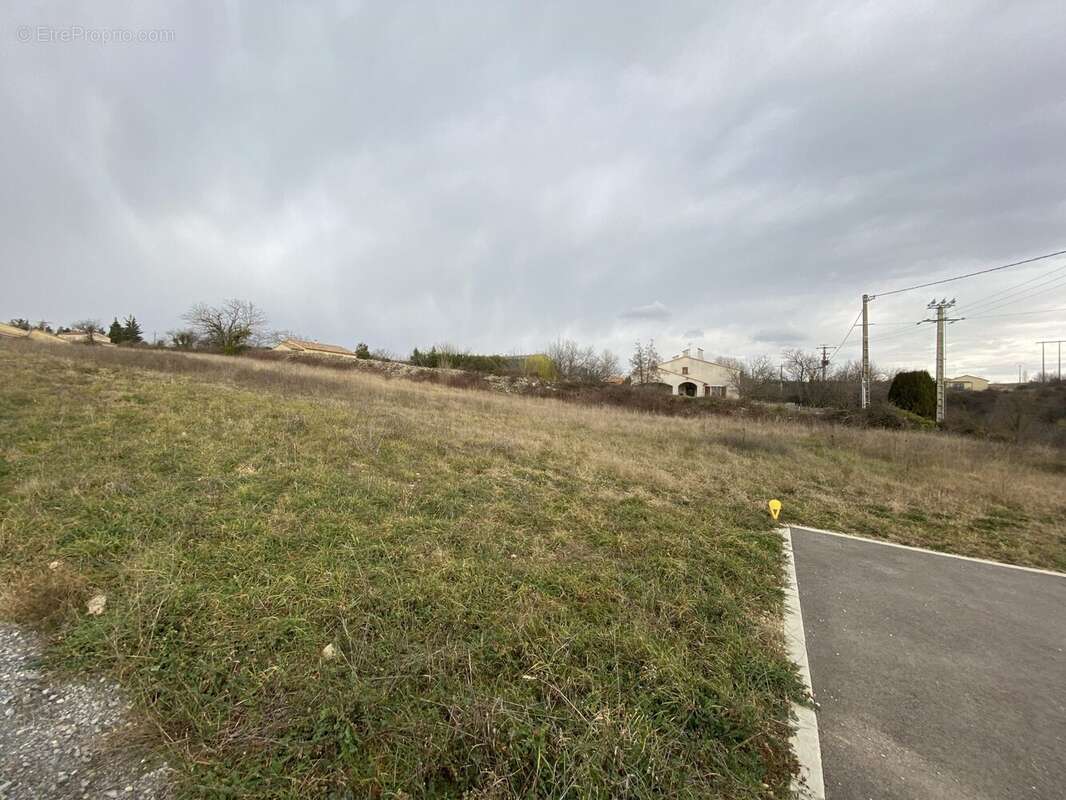 Terrain 900 m² à Villeneuve-De-Berg  - photo 2