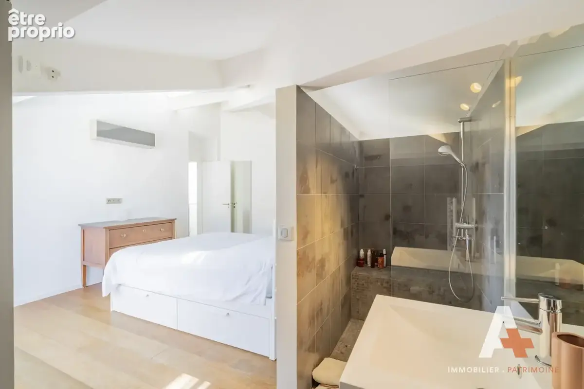Duplex vue mer en dernier etage - t5 de 170m2 avec 2 parkings - 13007 marseille - photo 13