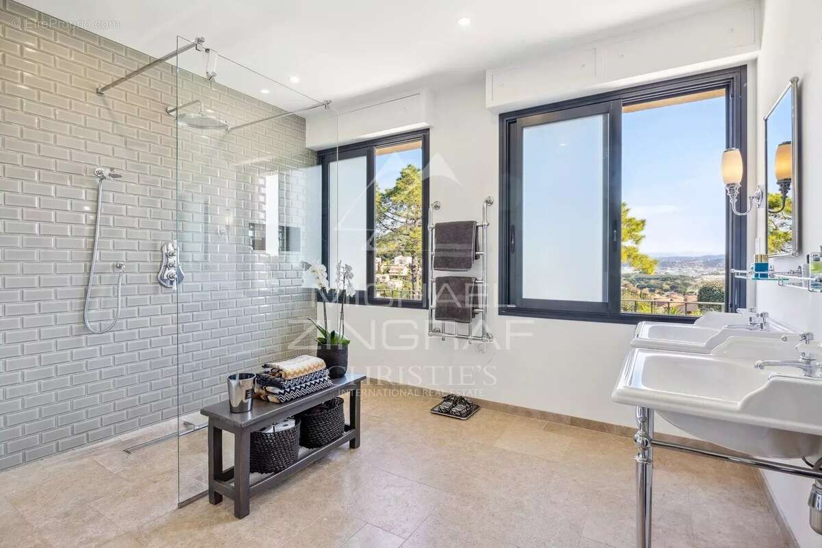 Maison à MANDELIEU-LA-NAPOULE