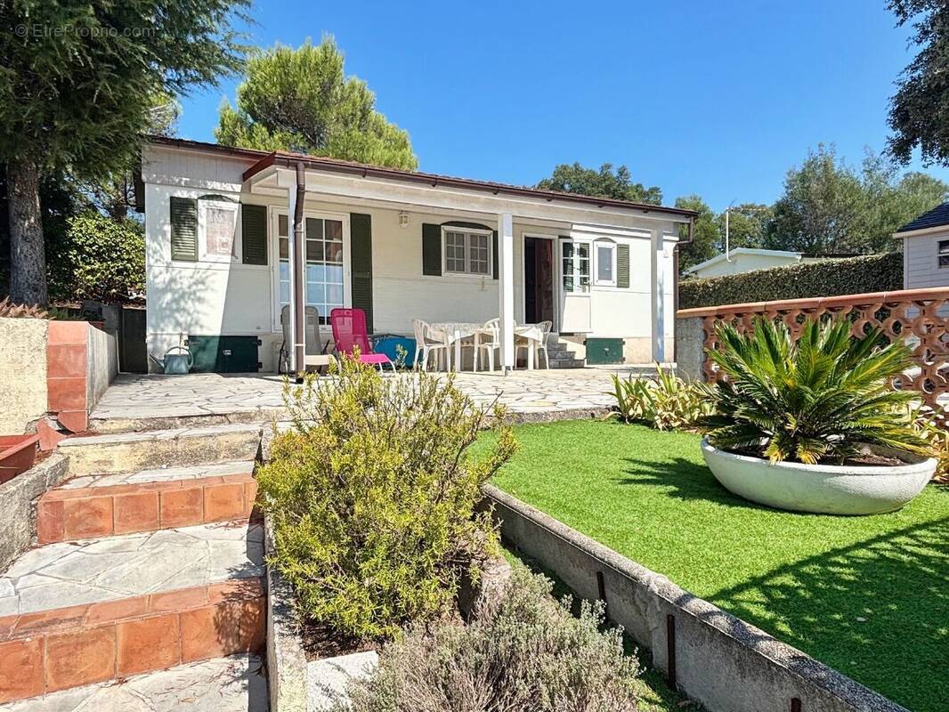Maison à ROQUEBRUNE-SUR-ARGENS