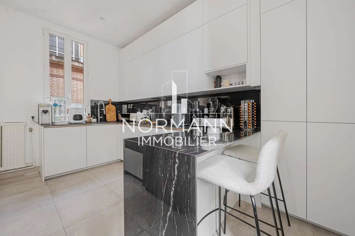 Appartement à PARIS-16E