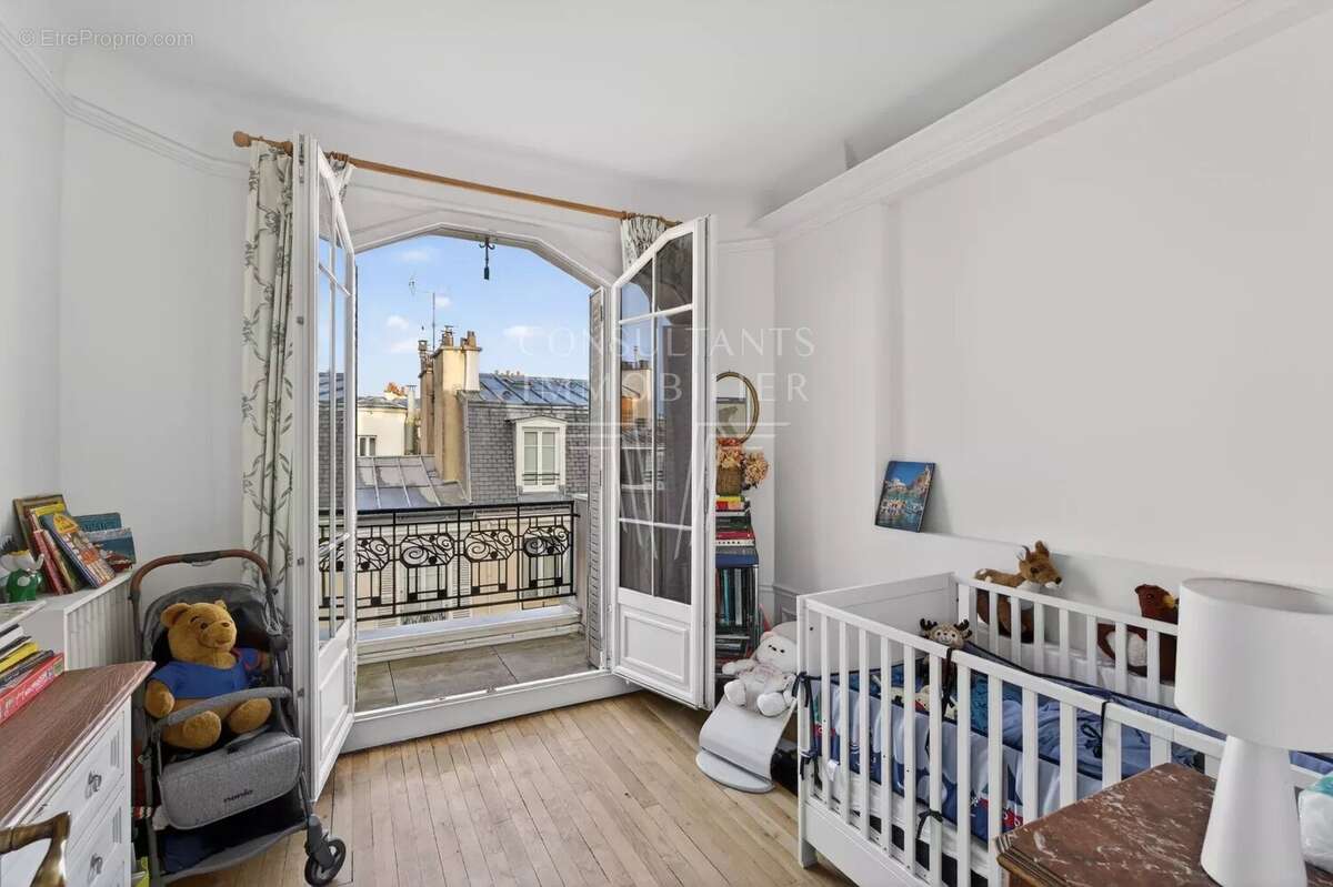Appartement à PARIS-16E