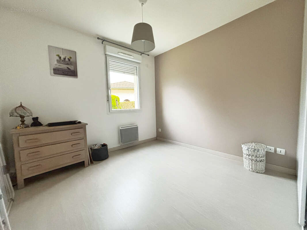 Appartement à VAULX-MILIEU