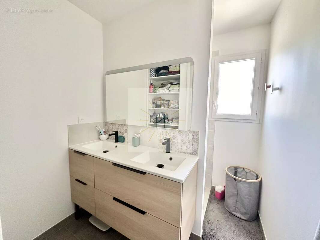 Maison à MONTELIMAR