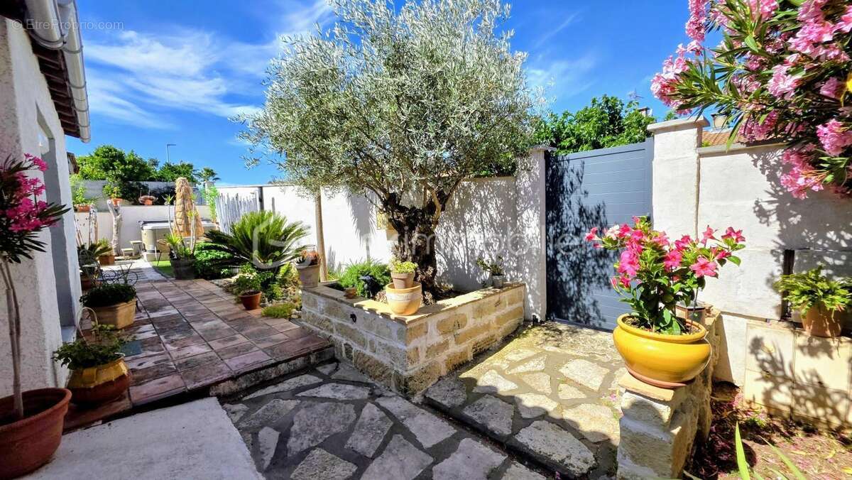 Rare baillargues vente maison familiale t6 136m2 terrain 500m2 avec jacuzzi et garage - photo 2