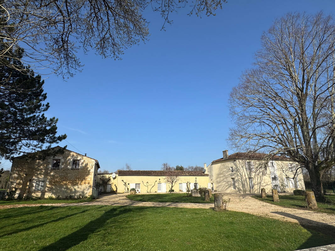 Maison à SAINT-SIGISMOND-DE-CLERMONT