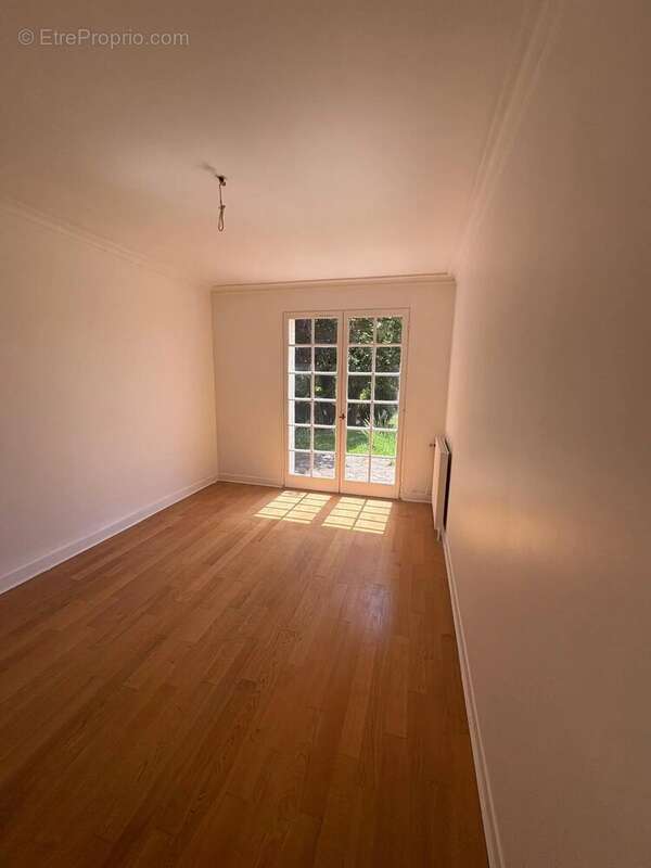 Maison à SAINT-NOM-LA-BRETECHE