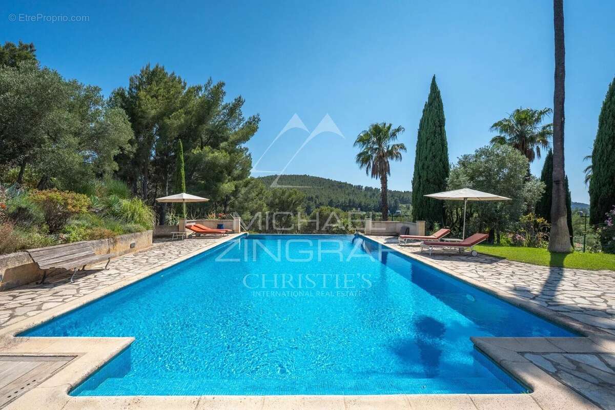 Maison à SAINT-CYR-SUR-MER