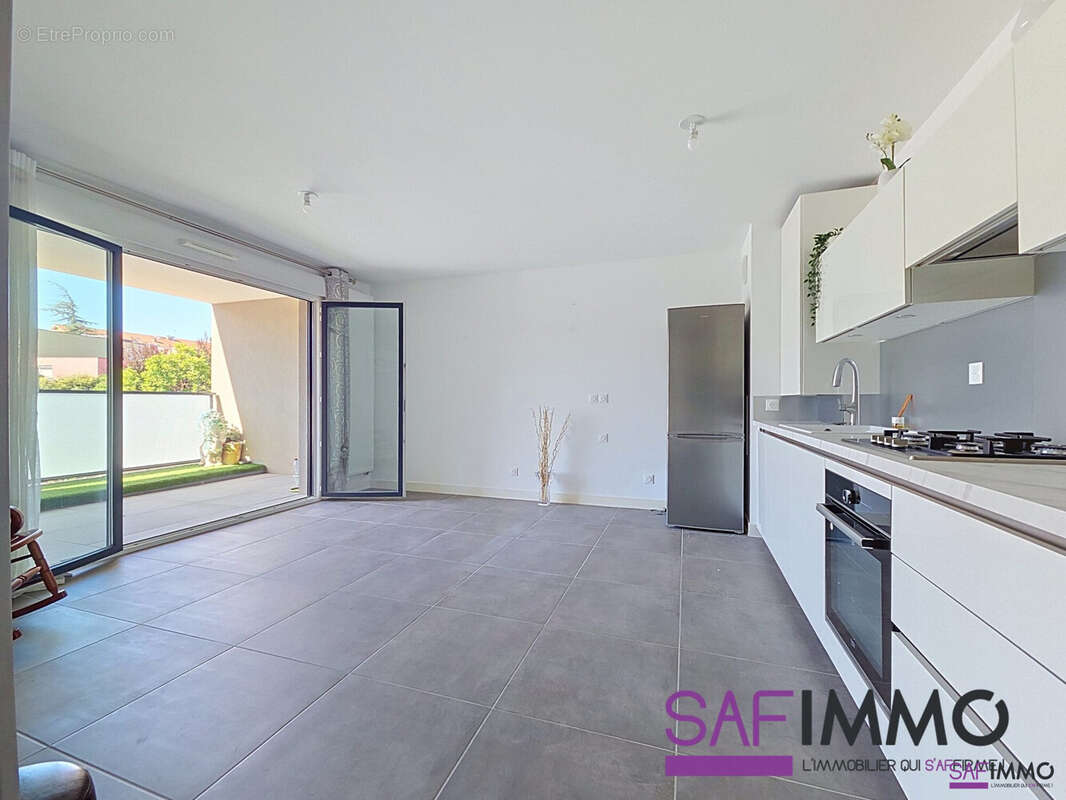 Appartement à PIERRE-BENITE