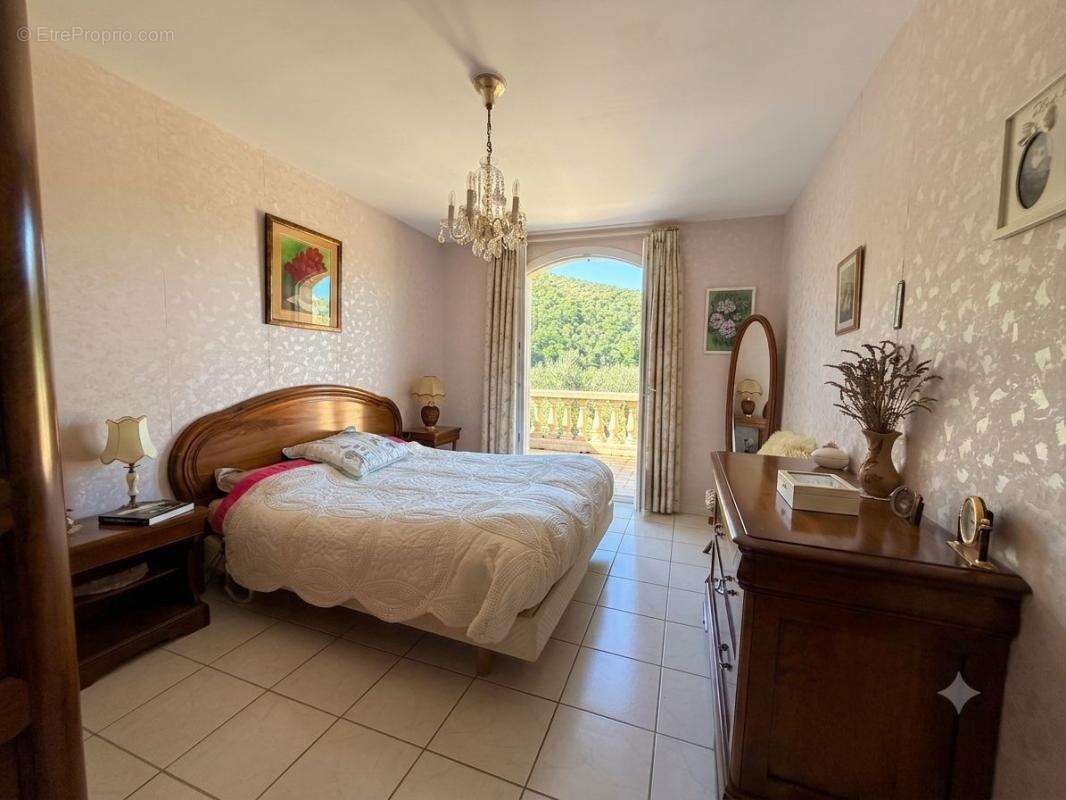 Une bastide provençale entre oliviers et lumière du Sud - photo 8