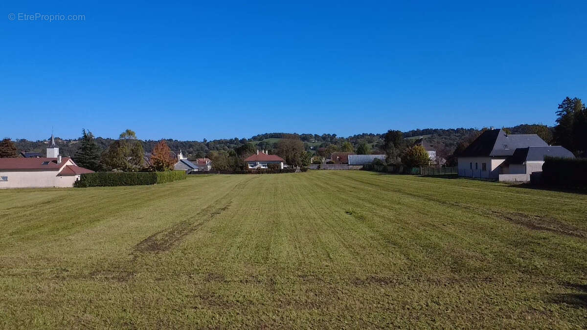 Terrain à LAMARQUE-PONTACQ