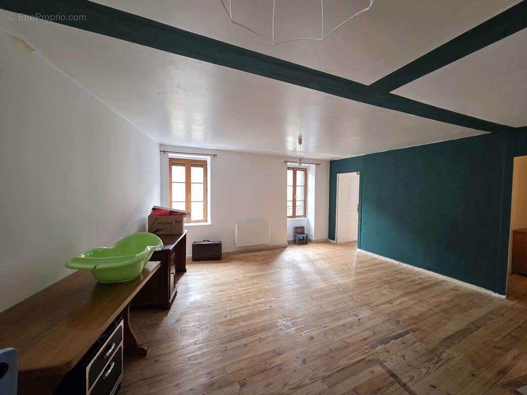 Autre à CHAMPAGNAC-LE-VIEUX