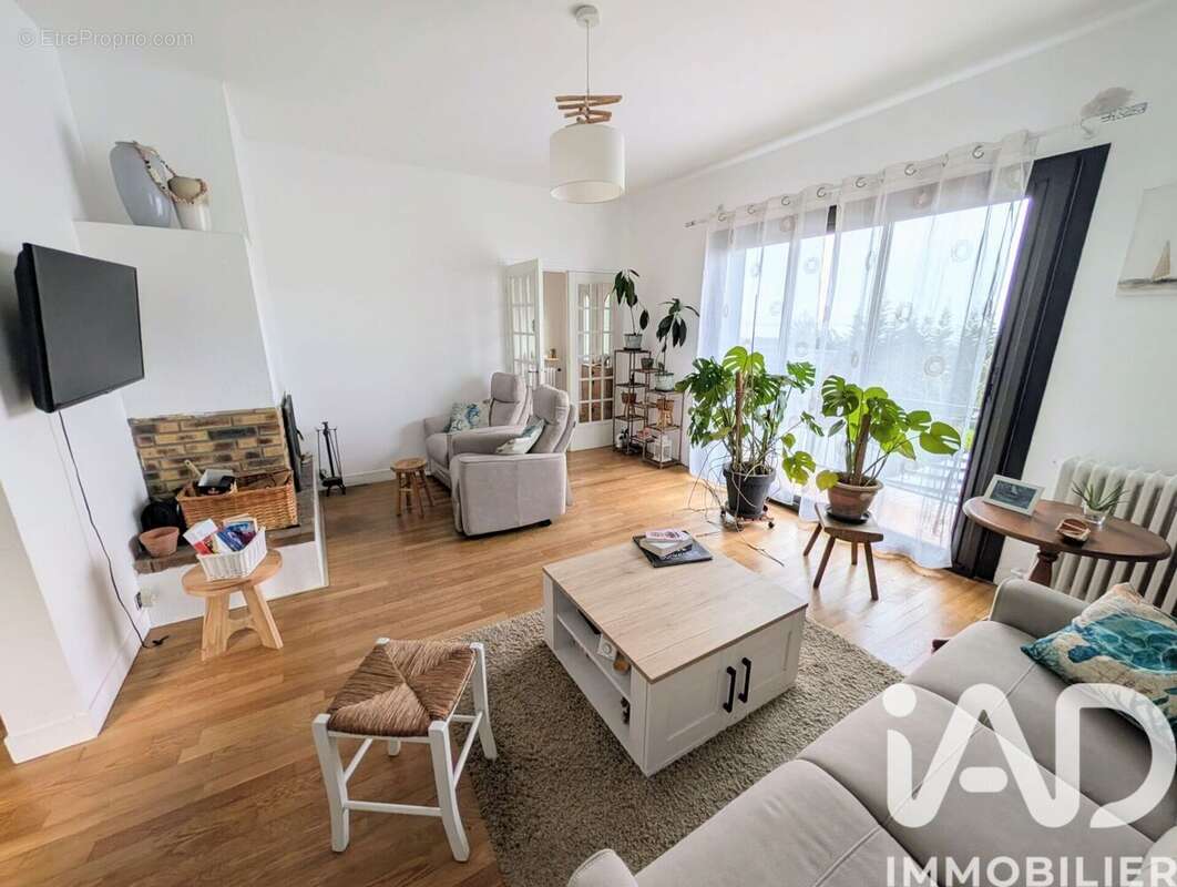 Maison 130 m² à Nerville-La-Foret  - photo 2