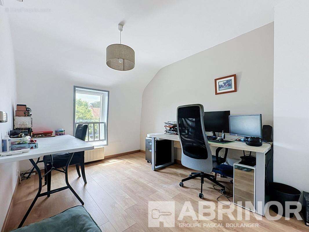 Maison de lotissement de 115m2 - garage attenant - 4 chambres - Jardin Sud Ouest - photo 9
