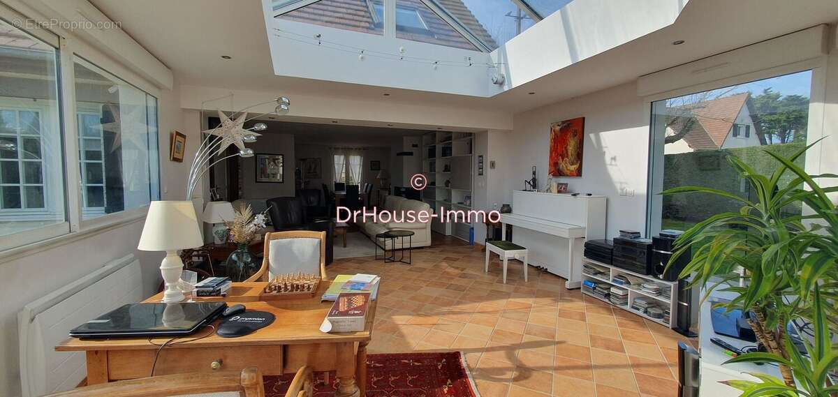 Maison 200 m² à Saint-Paul  - photo 3