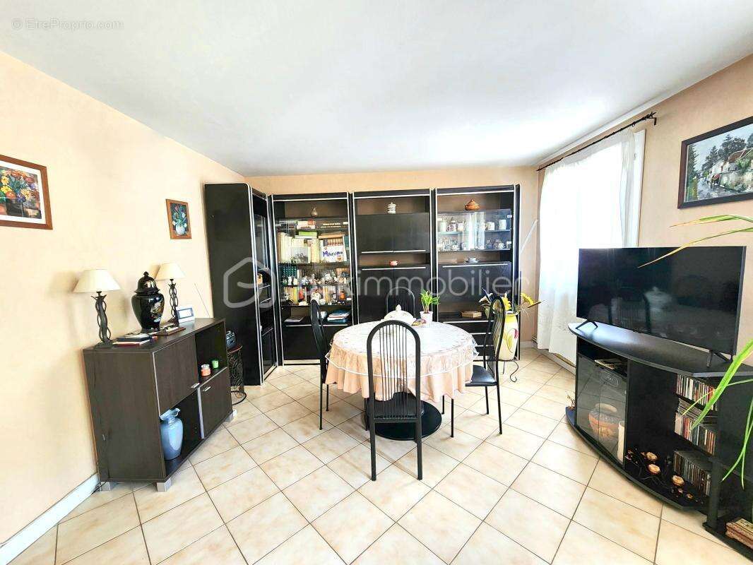 Appartement à LE PLESSIS-TREVISE