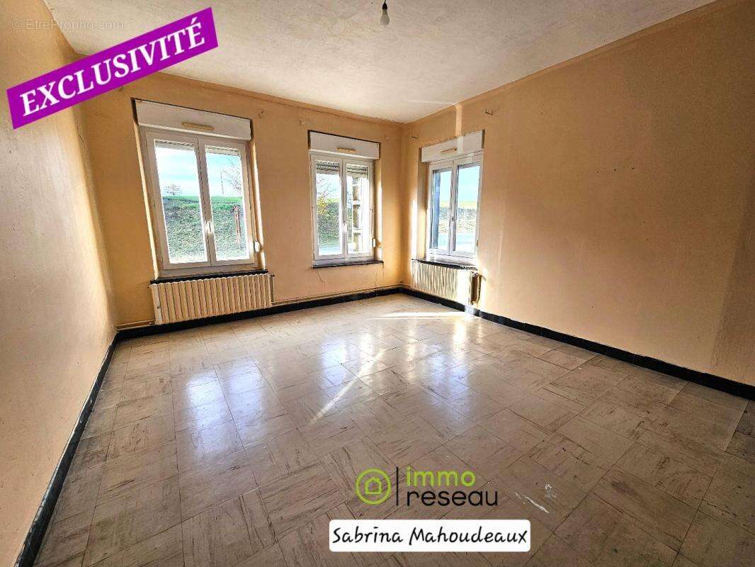 Maison à ETREAUPONT