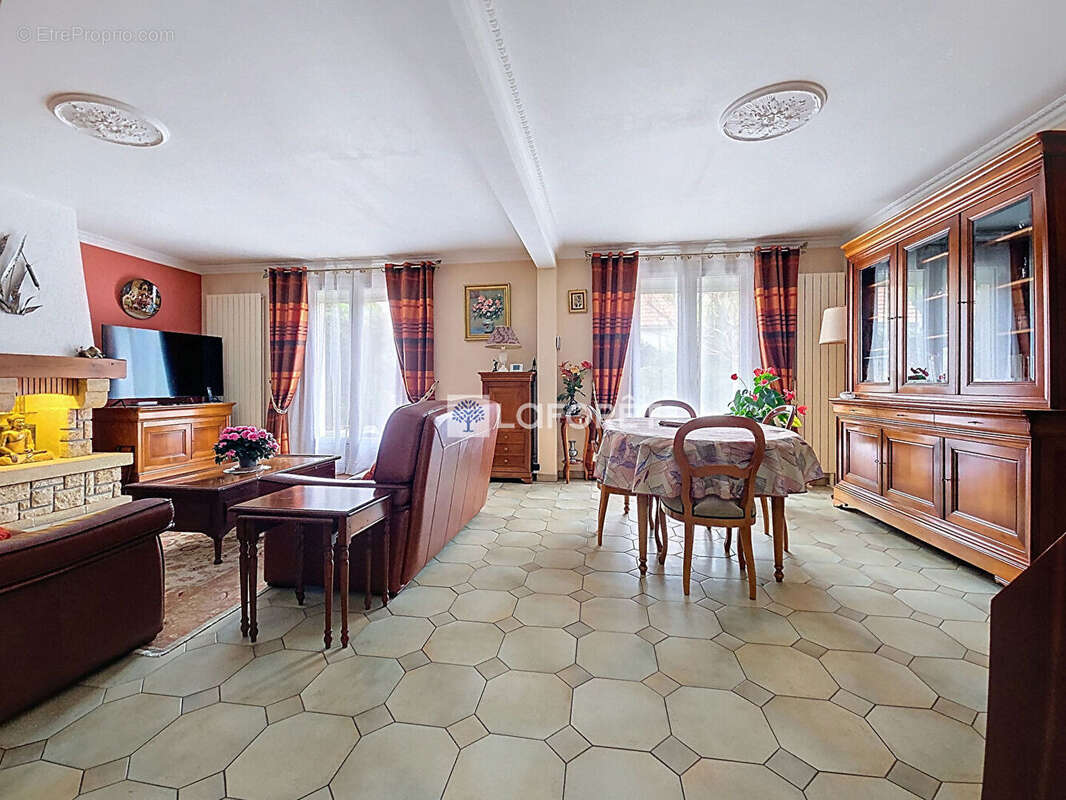 Maison à L'HAY-LES-ROSES