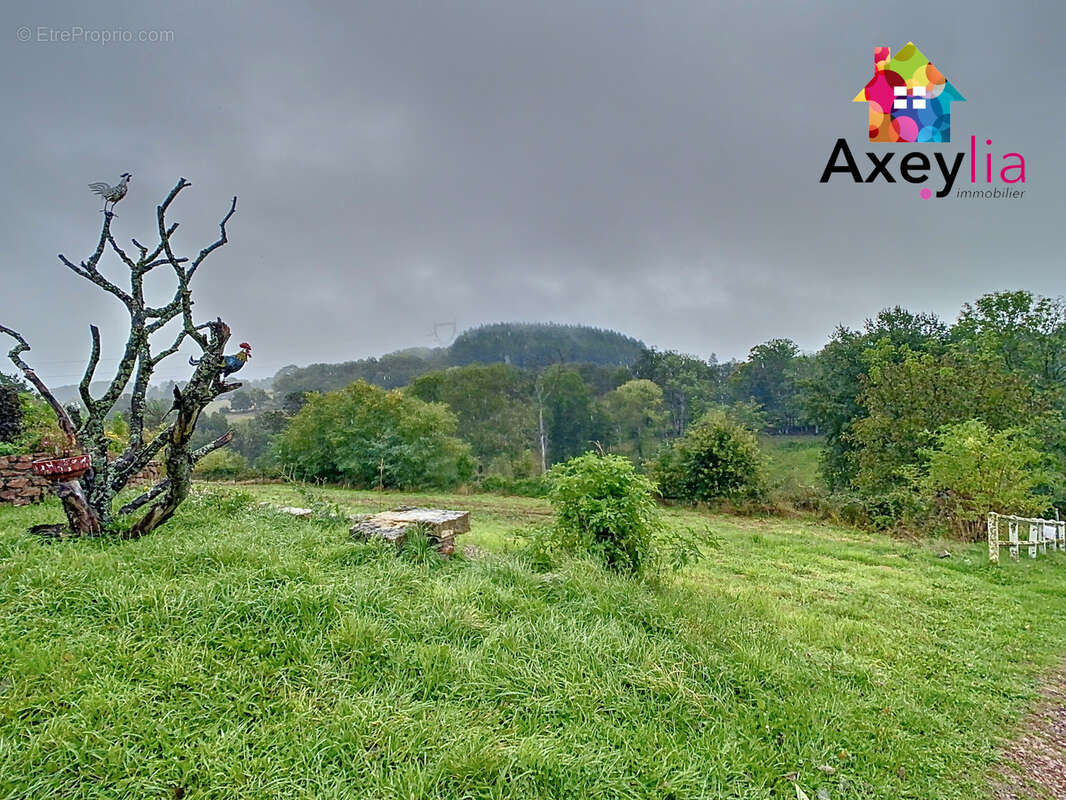 Maison à SAINT-BONNET-DES-QUARTS