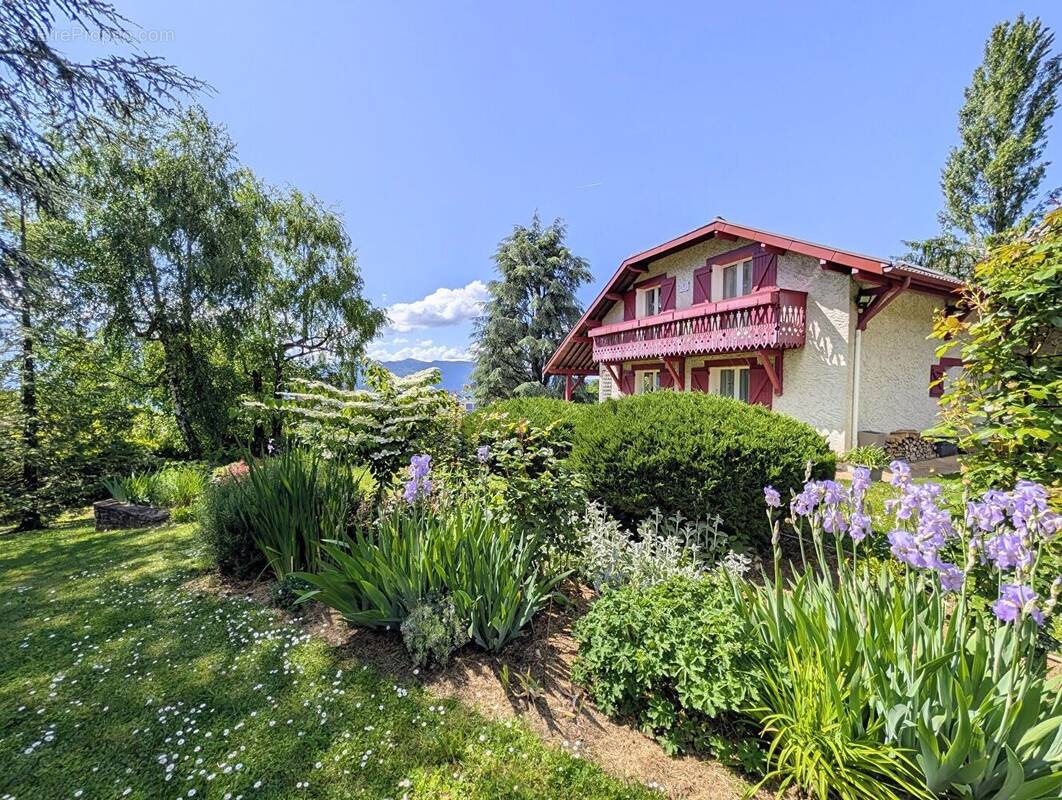 Maison à PUGNY-CHATENOD